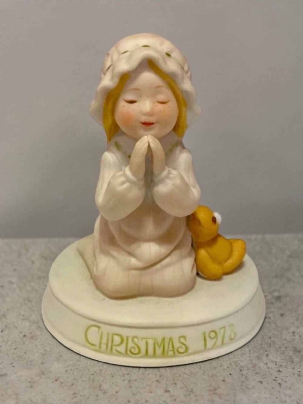 Vintage Holly Hobbie 1978 A Christmas Prayer Figurine